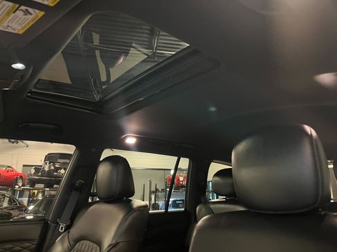 Used 2024 INFINITI QX80 Sensory image 25