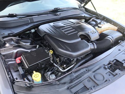 Used 2015 Chrysler 300 C w/ Light Group image 35