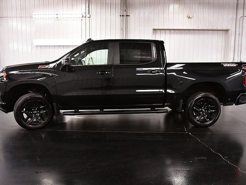 Used 2021 Chevrolet Silverado 1500 LT Trail Boss w/ Convenience Package II image 4