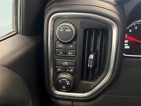 Used 2022 Chevrolet Silverado 1500 LT image 18
