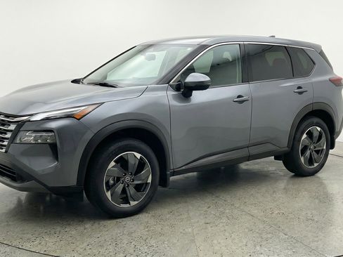 Used 2025 Nissan Rogue SV FWD image 3