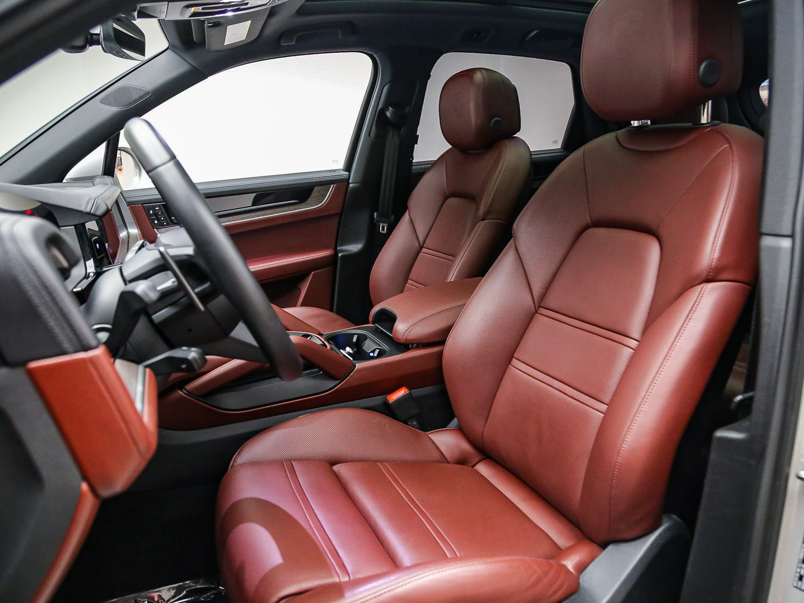 Certified 2024 Porsche Cayenne S AWD/4WD image 5