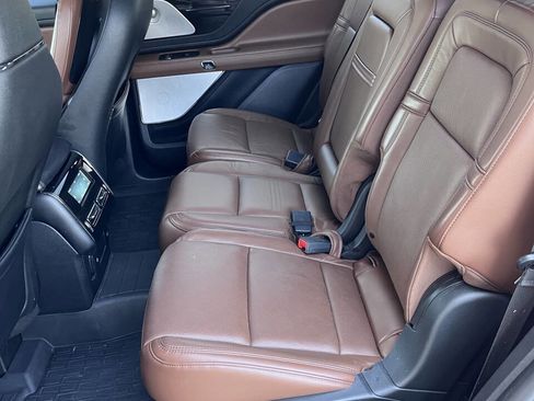 Used 2020 Lincoln Aviator Reserve w/ Equipment Group 202A image 16