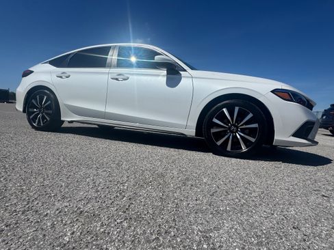 Used 2024 Honda Civic EX-L image 1