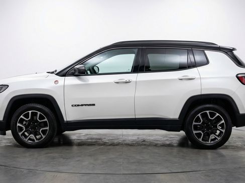 Used 2025 Jeep Compass Trailhawk AWD/4WD image 5