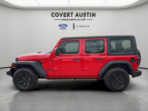Used 2022 Jeep Wrangler Unlimited Sport AWD/4WD image 2
