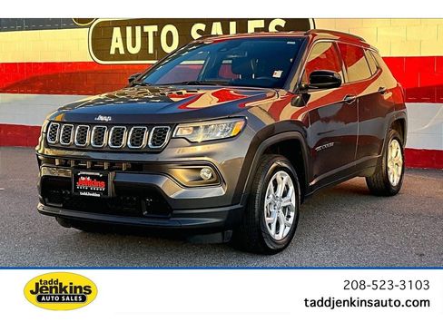 Used 2024 Jeep Compass Latitude image 1