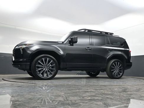 Used 2024 Lexus GX 550 w/ Accessory Package (31) image 30