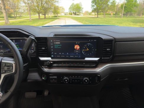 Used 2025 Chevrolet Silverado 1500 RST image 3