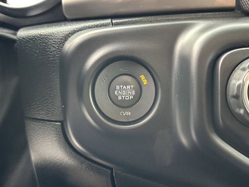 Certified 2020 Jeep Gladiator Overland image 22