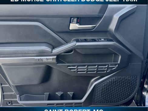 Used 2025 Toyota Tacoma SR5 image 31