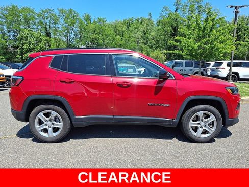 Used 2024 Jeep Compass Latitude AWD/4WD image 7