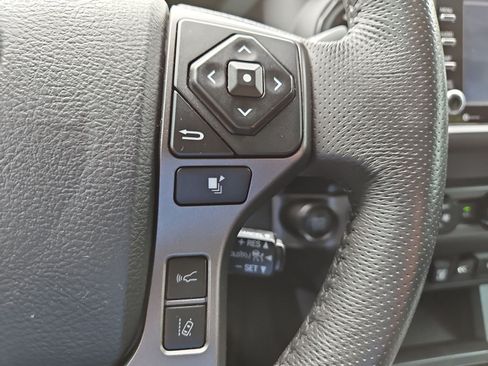 Used 2020 Toyota Tacoma TRD Off-Road w/ Technology Package AWD/4WD image 26