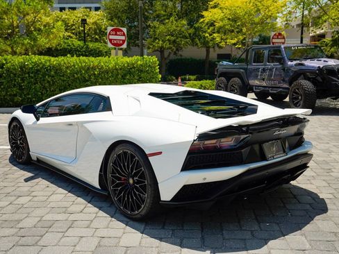 Used 2018 Lamborghini Aventador S image 29