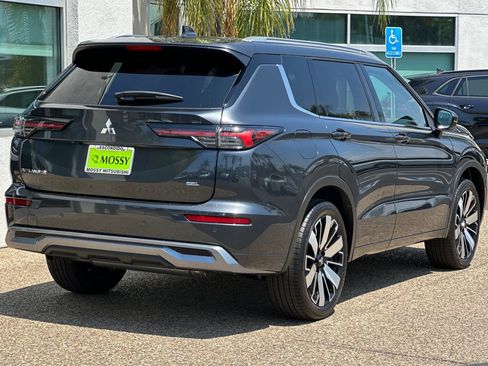 New 2025 Mitsubishi Outlander SEL image 4