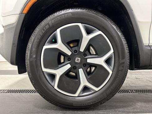 Used 2024 Rivian R1S Adventure AWD/4WD image 9