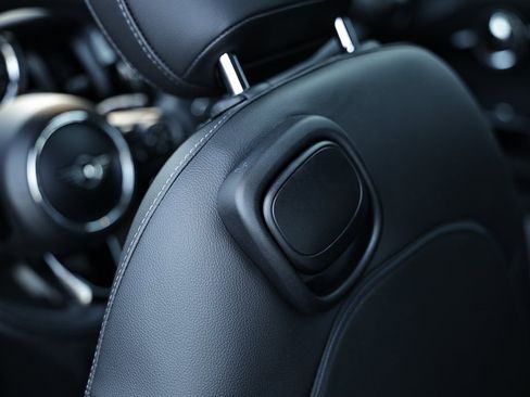 Used 2019 MINI Cooper 2-Door Hardtop w/ Storage Package image 22