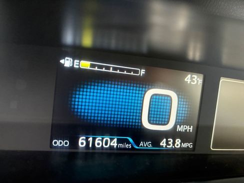 Used 2020 Toyota Prius LE image 28