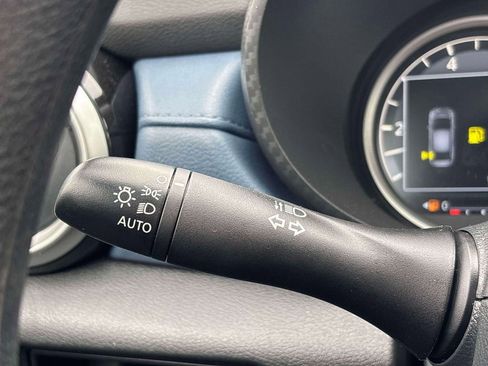 Used 2025 Nissan Versa SV w/ Trunk Package image 28