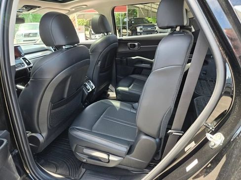 Used 2023 Kia Sorento EX w/ Panoramic Sunroof Package AWD/4WD image 18