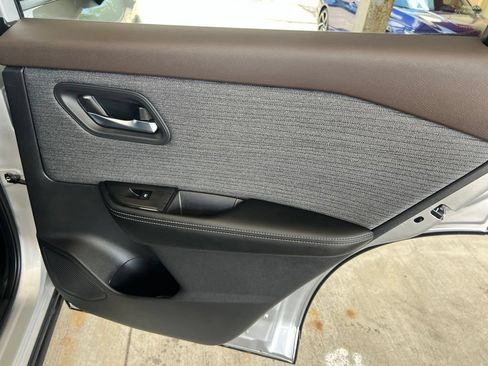 Used 2021 Nissan Rogue SV AWD/4WD image 15