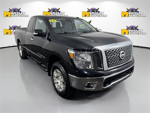 Used 2018 Nissan Titan SV image 3