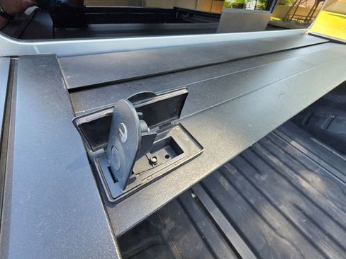 Used 2020 Nissan Titan SV w/ SV Convenience Package image 24