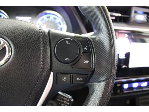 Used 2018 Toyota Corolla LE image 27