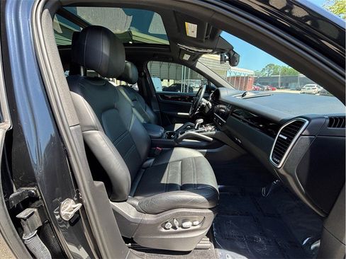 Used 2020 Porsche Cayenne image 47