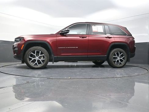 Used 2025 Jeep Grand Cherokee Limited w/ MOPAR Finishing Package image 30