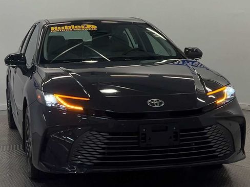 Used 2025 Toyota Camry XLE w/ Premium Plus Package AWD/4WD image 2