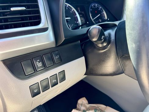 Used 2016 Toyota Highlander Limited image 31