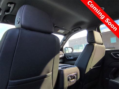 Used 2022 Chevrolet Suburban LT w/ Luxury Package image 18