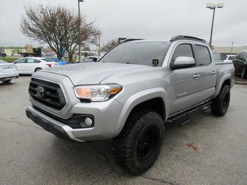 Used 2020 Toyota Tacoma SR5 image 3