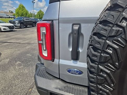 Used 2023 Ford Bronco Badlands w/ Sasquatch Package AWD/4WD image 10