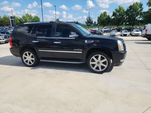 Used 2011 Cadillac Escalade Luxury AWD/4WD image 21