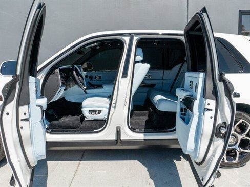 Used 2024 Rolls-Royce Cullinan Black Badge image 14