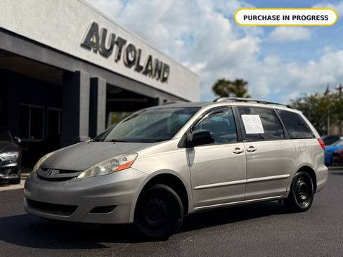 Used 2009 Toyota Sienna CE FWD image 1