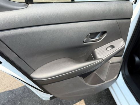 Used 2024 Nissan Sentra SV FWD image 11