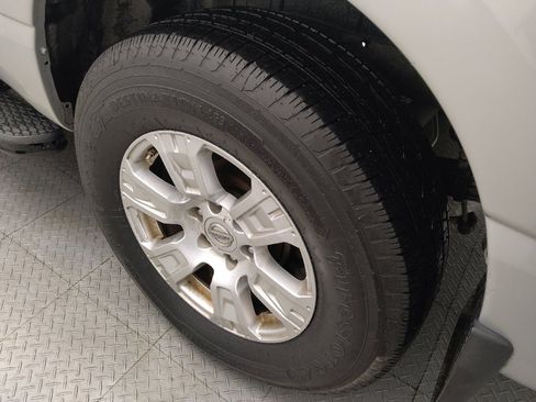 Used 2019 Nissan Titan SV w/ SV Convenience Package image 31