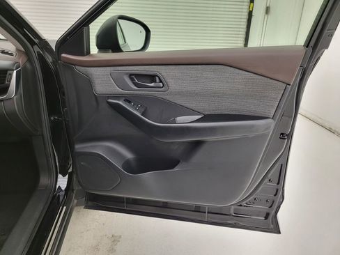 Used 2023 Nissan Rogue S image 28