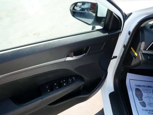 Used 2018 Hyundai Elantra SE FWD image 15