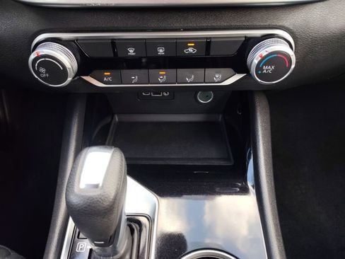 Used 2024 Nissan Altima 2.5 SV image 4