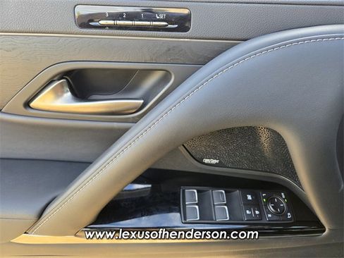 Used 2024 Lexus LX 600 4WD w/ Luxury Package image 21