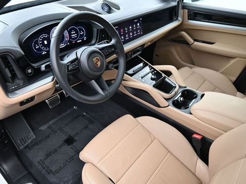 Certified 2024 Porsche Cayenne S AWD/4WD image 4