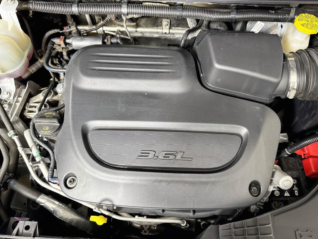 Used 2024 Chrysler Pacifica Touring-L FWD image 30