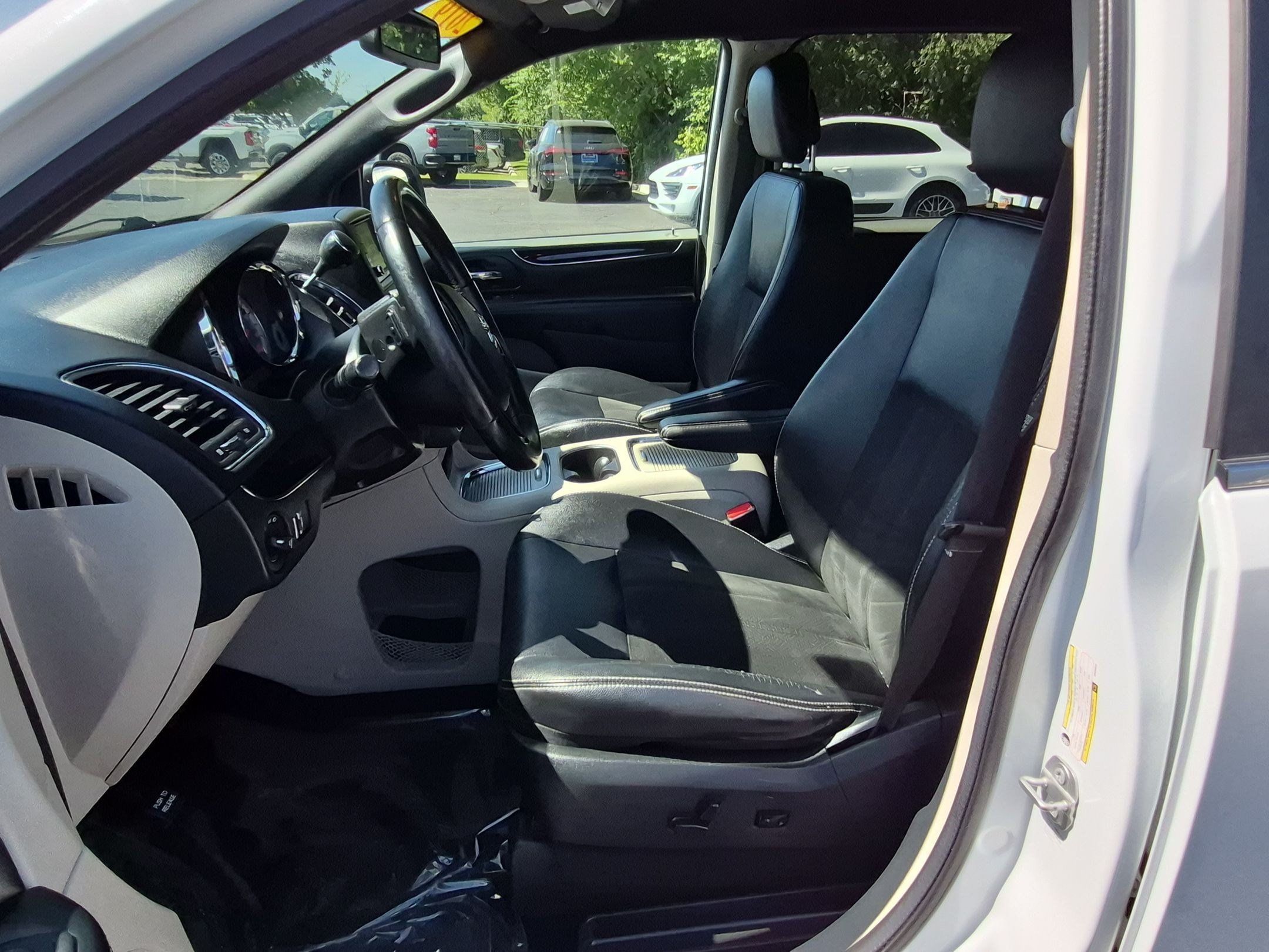 Used 2019 Dodge Grand Caravan SXT FWD image 25