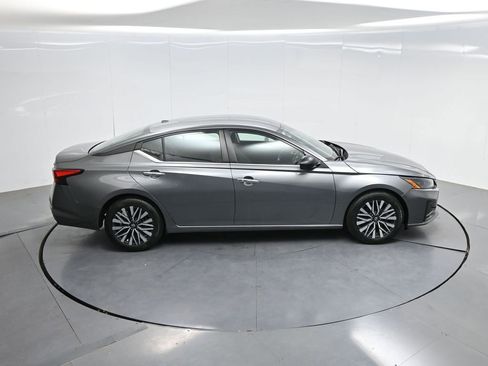 Used 2024 Nissan Altima 2.5 SV FWD image 56