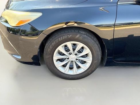 Used 2015 Toyota Camry LE FWD image 29
