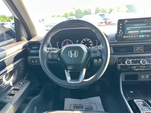 Used 2024 Honda Pilot Touring image 18